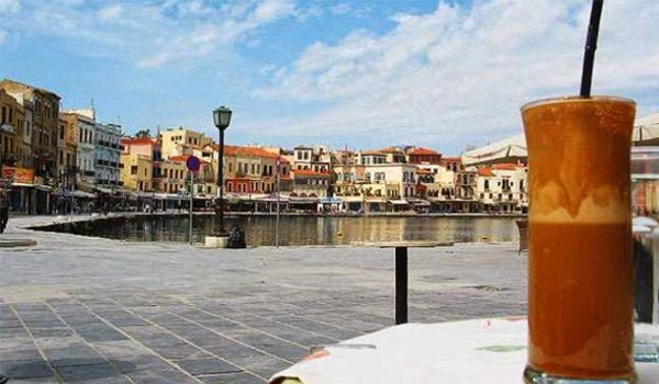 Πίνοντας φραπέ, δείτε τι άλλο πίνουμε και θα εκπλαγείτε!!!