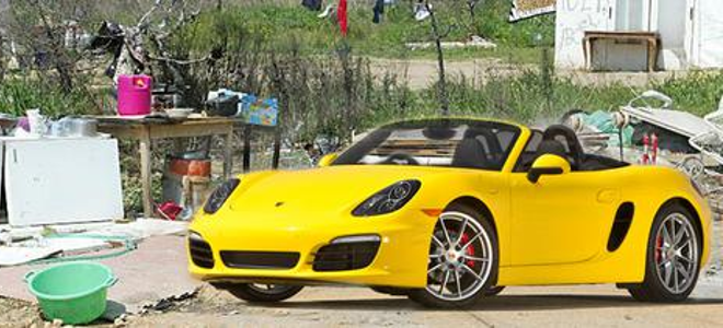 Porsche παρκαρισμένη δίπλα από το... τσαντίρι!!!