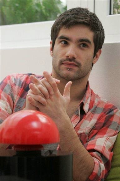 Άρης Πλασκασοβίτης: «Με είχαν πετάξει στον κάδο σκουπιδιών»!!!