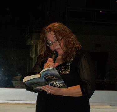 Ευτυχία Τερζάκη: «… να ξεπερνάμε τα πάντα με χιούμορ»