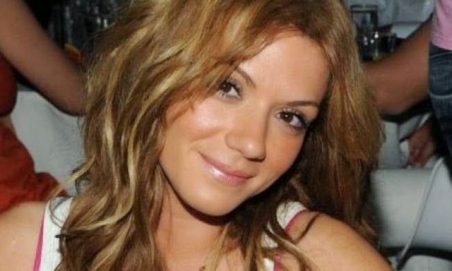 Πολιορκούν στενά τη Βάσω Alpha & Mega για δύο σίριαλ…