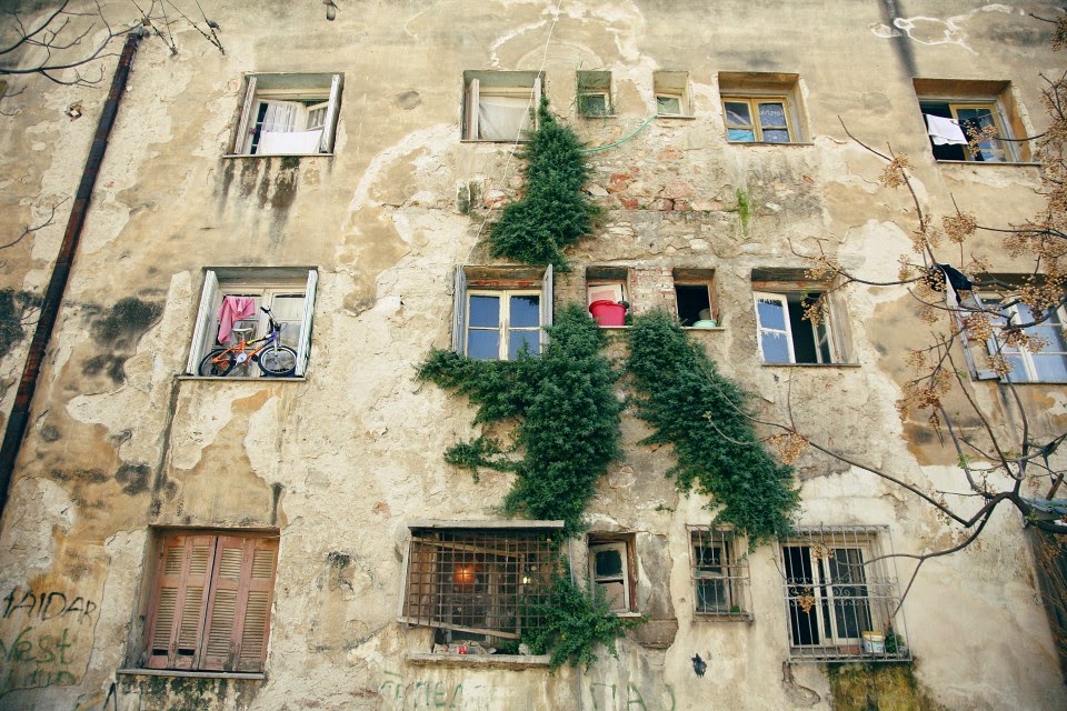 Στα άδυτα των προσφυγικών της Λεωφόρου Αλεξάνδρας!!!