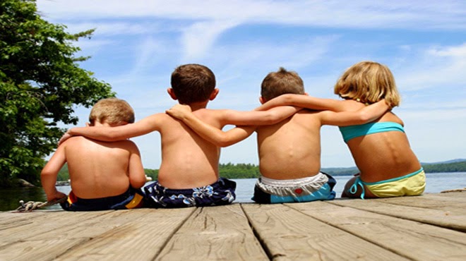 Οι «κολλητοί» φίλοι είναι σαν τα… τέταρτα ξαδέλφια!