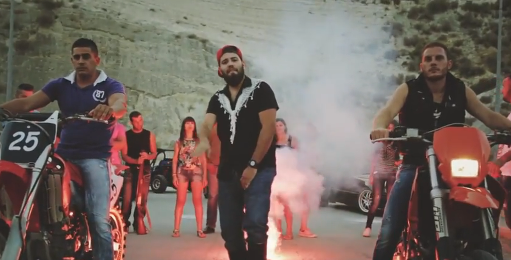 Το «Τραγίλα»... No 1 hit του Φθινοπώρου!!! (video)