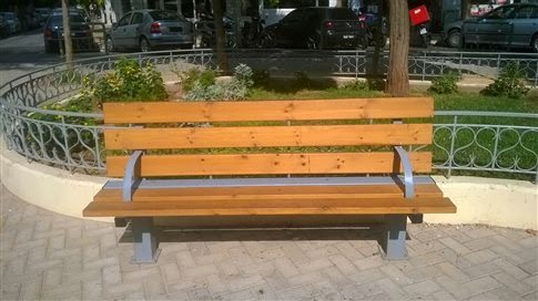 Ειδικά παγκάκια κατά των αστέγων από τον Καμίνη…