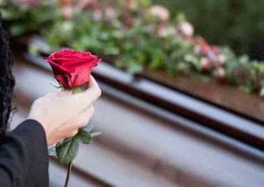 Στη Λάρισα τα γραφεία κηδειών… κάνουν προσφορές!!! (φώτο)