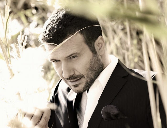 Συνεργάτης Πλούταρχου: «Από κομμωτή τον κάναμε τραγουδιστή και μας σνομπάρει»…