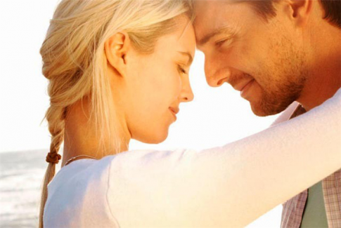 Δείτε πως είναι το ζευγάρι στον ένα μήνα, στον ένα χρόνο και στα δέκα…