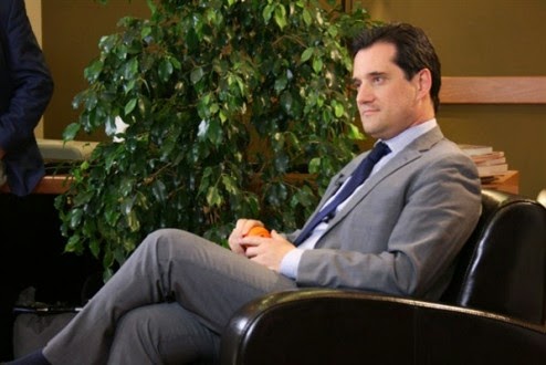 ΣΟΚ... Ο Άδωνις αποπειράθηκε να ξυρίσει το κεφάλι του!!!