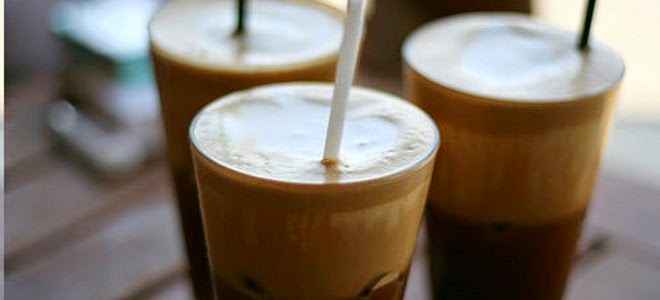 Όταν πίνεις ΦΡΑΠΕ, πίνεις και…