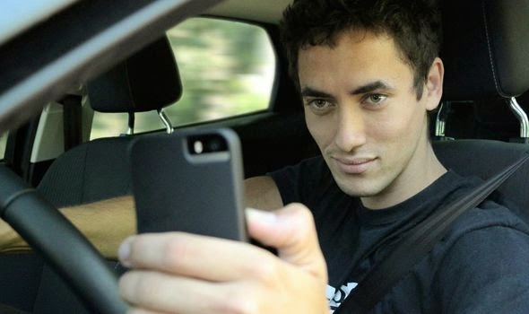 «Selfie ενώ οδηγείς…» ραντεβού με το θάνατο!!! (video)