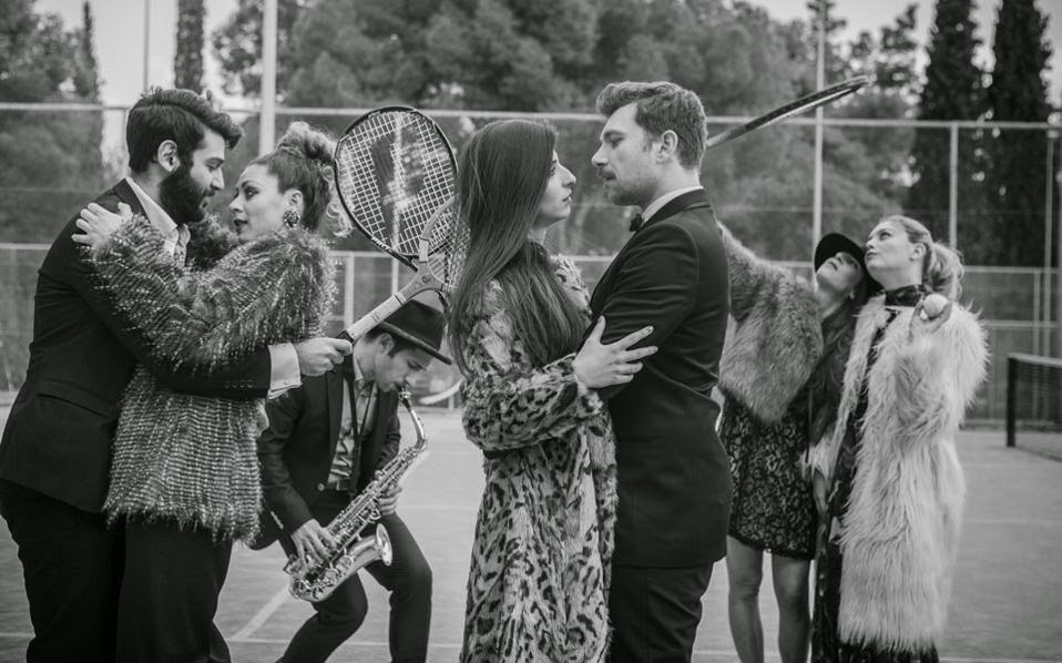 Νέοι δημιουργοί επί σκηνής θεάτρου…