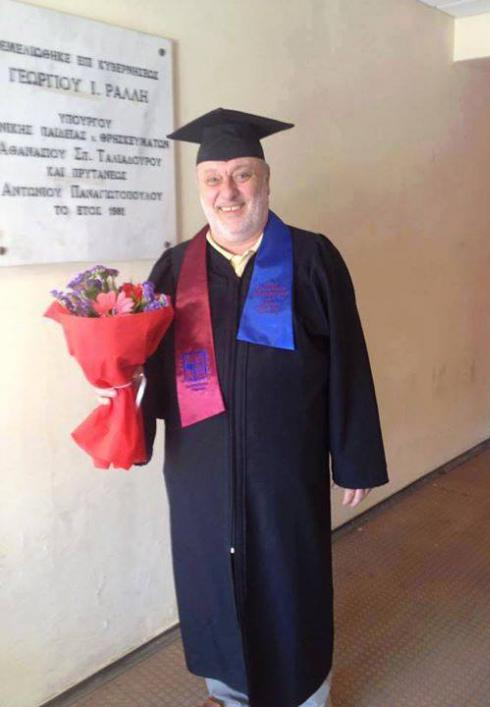 Διαφωνεί με τους «αιώνιους» φοιτητές ο Γρ. Ψαριανός αλλά πήρε πτυχίο μετά από 42 χρόνια!!! (video)