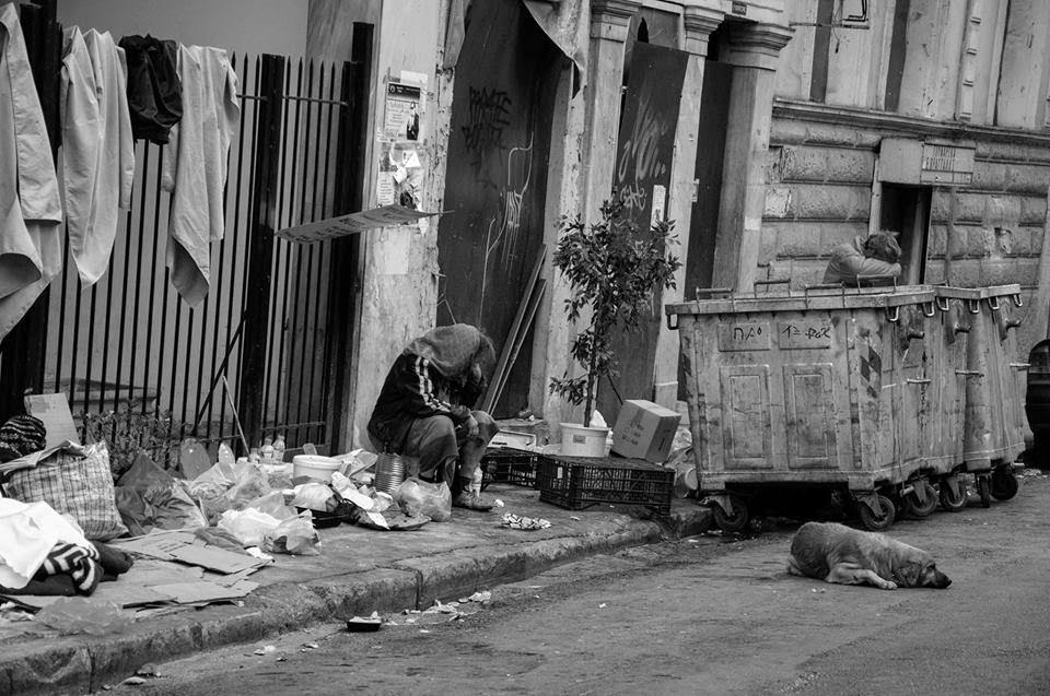 Στούς φτωχούς...