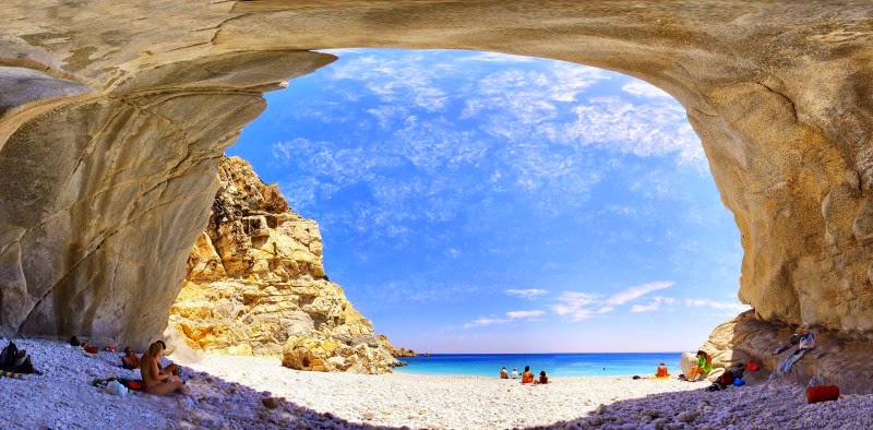 H Ικαρία μετακομίζει στο… Σύνταγμα!!!