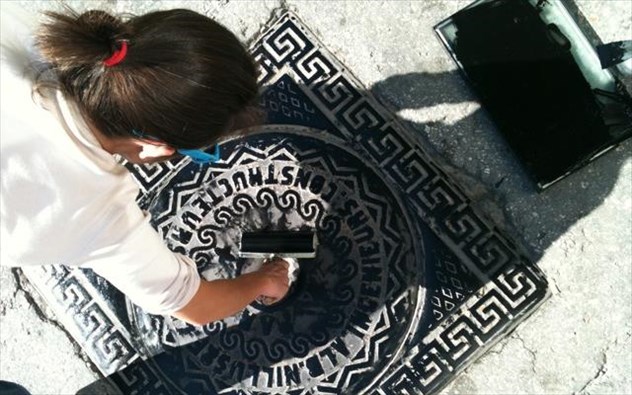 Βάλτε στολή εργασίας και πάμε να βάψουμε τα φρεάτια της Αθήνας…