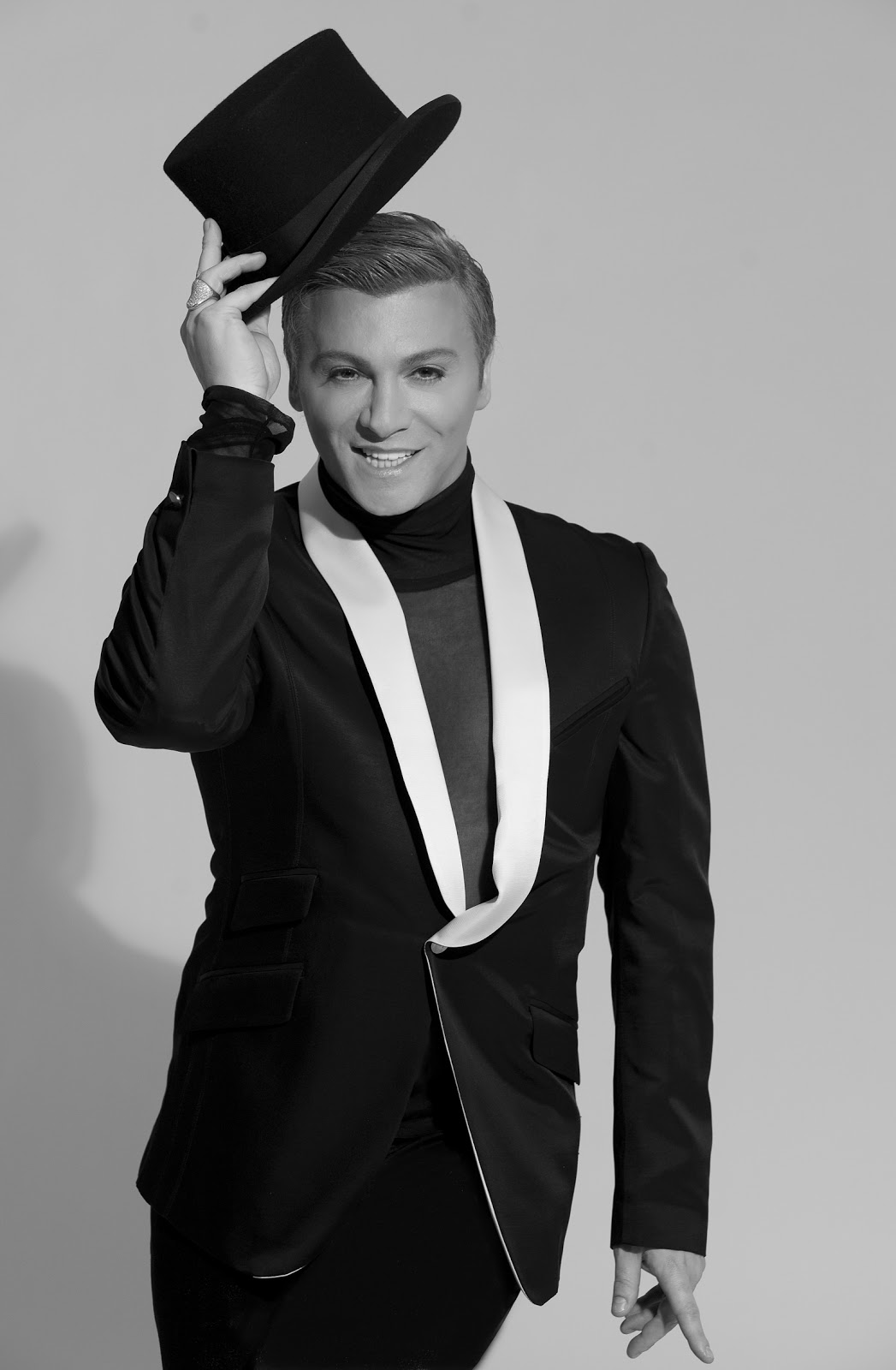 Τάκης Ζαχαράτος: «Η Μέρκελ είναι μια γυναίκα που δεν έχει γευθεί τον έρωτα και το χάδι»!!!