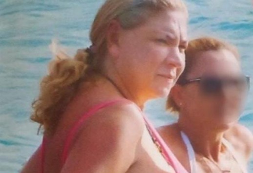 Δήμητρα Παπανδρέου: Με μικροσκοπικό ροζ μπικίνι στην παραλία!!! (Photos)