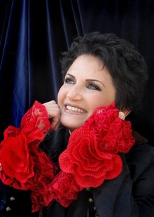 Η Πρωτοψάλτη, σαν «Χριστός»… πάνω στο γαϊδουράκι με οδηγό τον Ψινάκη!!! (foto)