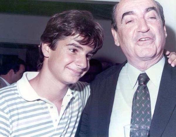 Το μήλο κάτω από τη μηλιά θα πέσει…