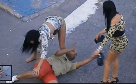 Ιερόδουλες έκαναν πελάτη "τουλούμι" στο ξύλο… (video)