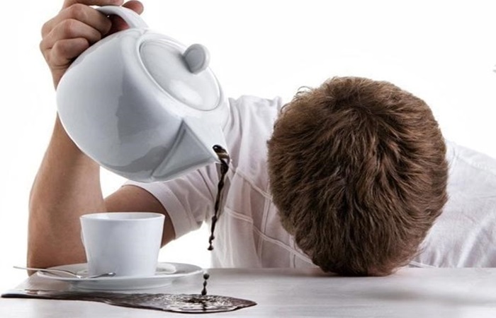 4 απλά τρικ για να μείνετε ξύπνιοι χωρίς καφέ. Δοκιμάστε τα!