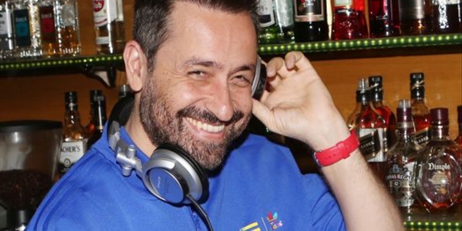 «Συνέλαβαν» τον Θέμη Γεωργαντά με τρεις δονητές στην βαλίτσα του!!! (video)