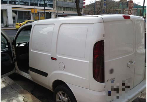 ΠΡΟΣΟΧΗ ΓΟΝΕΙΣ! Κυκλοφορούν ημιφορτηγάκια που "φορτώνουν ελληνάκια"...