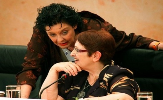 Παπαρήγα & Κανέλλη τινάζουν τη μπάνκα στον αέρα με τις συντάξεις τους!!!