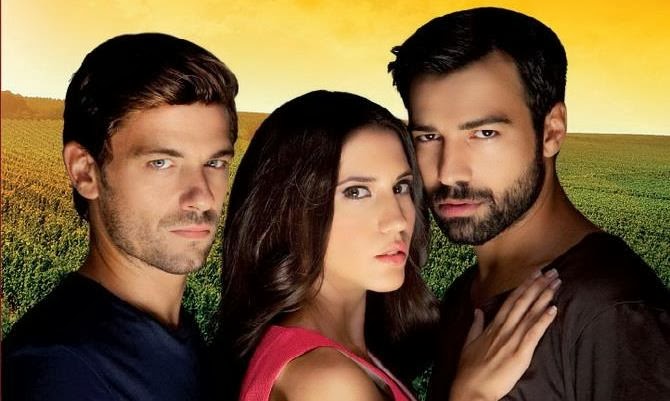 Ηθοποιός του «Μπρούσκο» γυμνός στο κρεβάτι... κάνοντας γιόγκα! (foto)