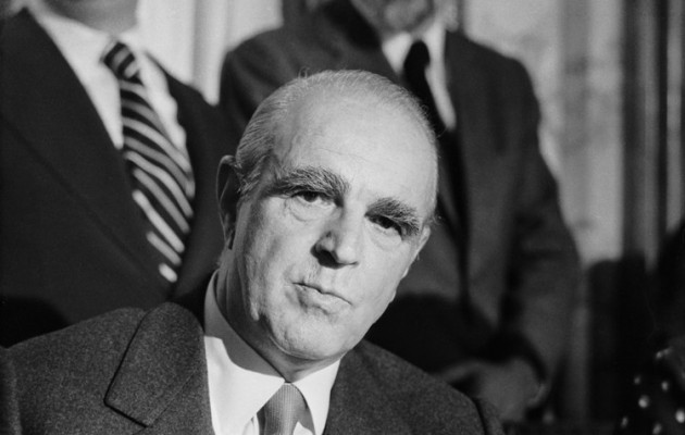 Πώς απάντησε ο Καραμανλής στον Σμιτ όταν ο Γερμανός προσέβαλε την Ελλάδα!!!