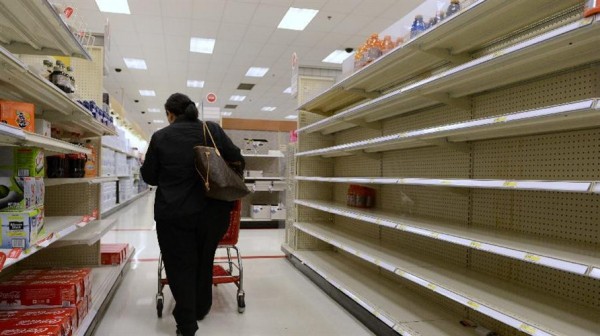 Τι κρύβεται πίσω από τα άδεια ράφια των Σούπερ Μάρκετ Carrefour;