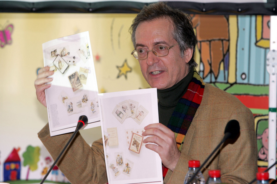 Ο Ευγένιος Τριβιζάς πήρε το «όσκαρ παραμυθιού» νικώντας τη Disney!!!