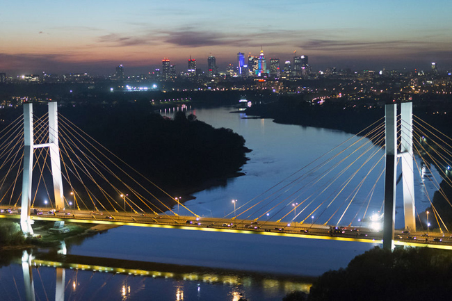 Η Βαρσοβία τη νύχτα… (video)