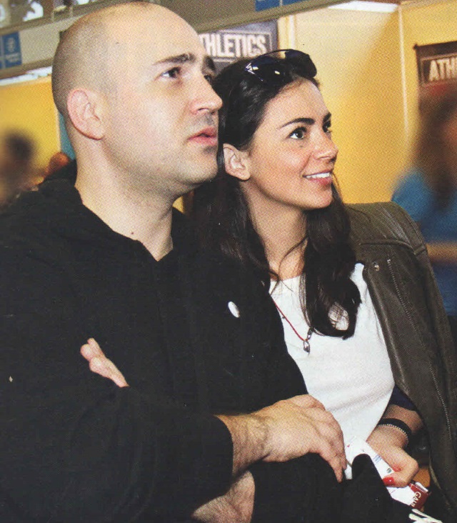 Ο Μπογδάνος κυκλοφορεί με  μελαχρινή καλλονή!!!