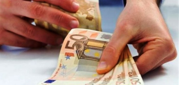 Πότε θα πληρωθούν οι συντάξεις Μαΐου και τα οικογενειακά επιδόματα...