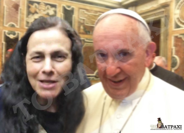 Θαύμα στη Λέσβο: Σέλφι με τον Ποντίφικα έβγαλε η Ελένη Λουκά