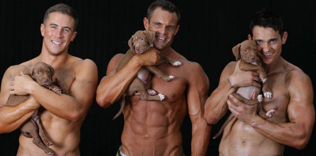 Γυμνοί πυροσβέστες ποζάρουν με σκυλάκια για φιλανθρωπικό σκοπό… (foto) 