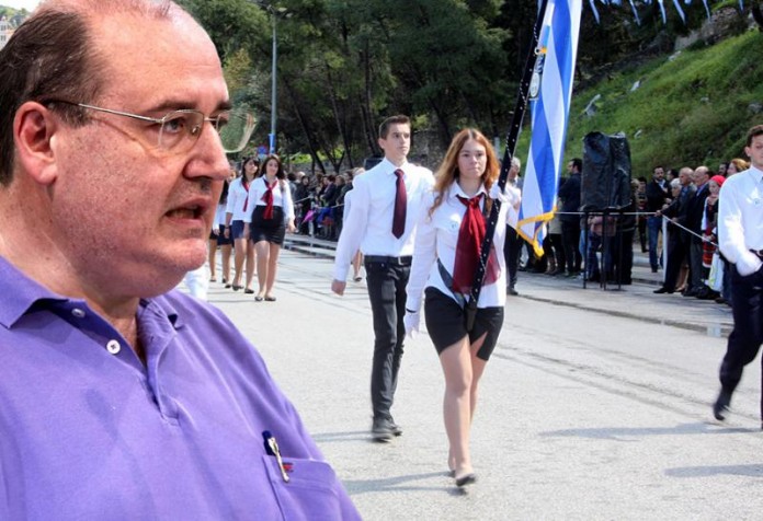 Η εντολή δόθηκε… Κατάργηση παρελάσεων, σχολείο χωρίς βαθμούς και προσευχή