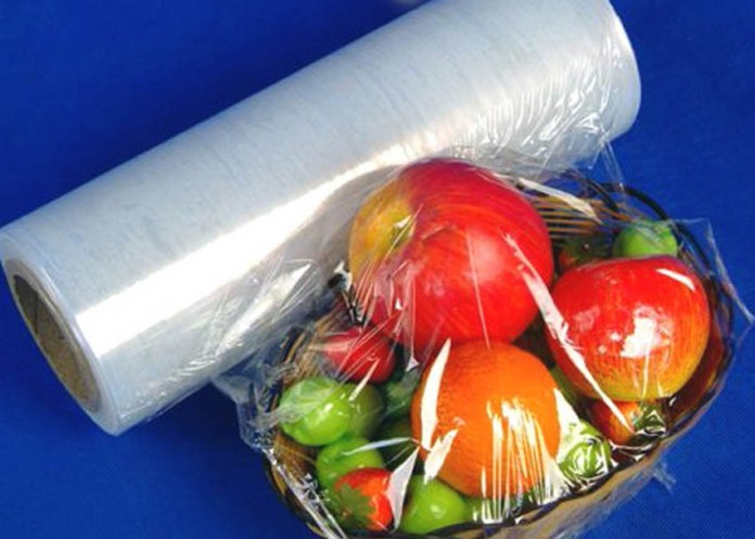 Πλαστική μεμβράνη φαγητού: Κρούουν τον κώδωνα του κινδύνου οι ειδικοί…