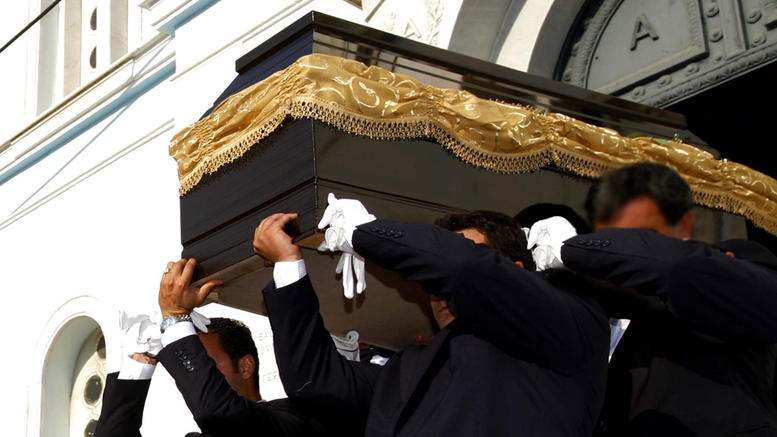 Πάνε οι πολιτικοί στην κηδεία του …δημοσιογράφου;