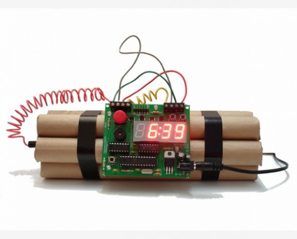 BOMBA ΚΑΝΙΒΑΛΙΣΜΟΥ: Φωτογραφία με μαγιό για ΠΑΣΙΓΝΩΣΤΟ Έλληνα βουλευτή!!!