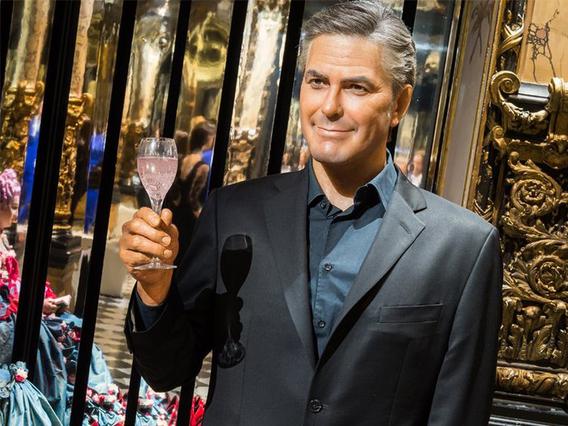 Απίστευτο! Θα κάνουν κέρινο ομοίωμα δίπλα στον Κλούνεϊ διάσημο Έλληνα παρουσιαστή! (photos)