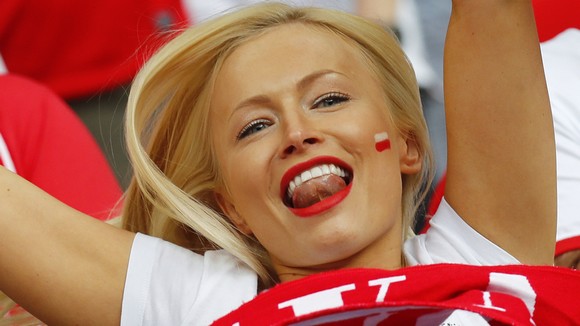 "Καυτό" σόου από τις Πολωνές στις εξέδρες!!! (foto)