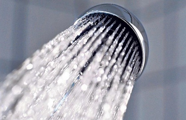 Εκτός κινδύνου νεαρή κοπέλα που προσπάθησε να βγάλει σέλφι… με το τηλέφωνο του μπάνιου!!!