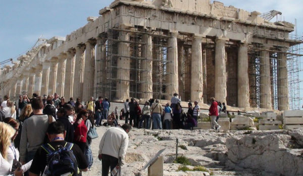 Γιατί πάνω από την Ακρόπολη δεν πετάνε πουλιά…