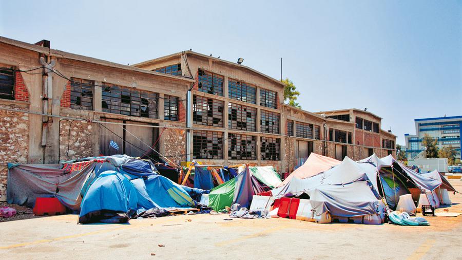 Διακοπές στέλνει η κυβέρνηση τους πρόσφυγες στα νησιά…