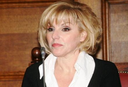 Πόπη Διαμαντάκου: Τα τηλεοπτικά αμπέλια του παππού τους δημοπρατούν;