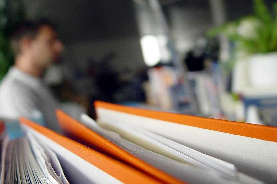 Κάποιοι στο ελληνικό δημόσιο κουράζονται πραγματικά…