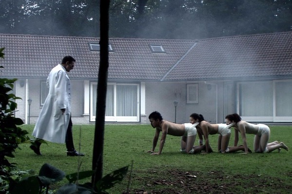 Ανθρώπινη σαρανταποδαρούσα: Η πιο αρρωστημένη ταινία όλων των εποχών…